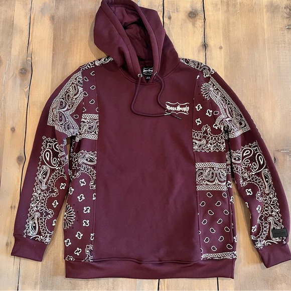 Dogg Supply by Snoop Dogg Hoodie Men’s Maroon Paisley Sweatshirt - Picture 1 of 7